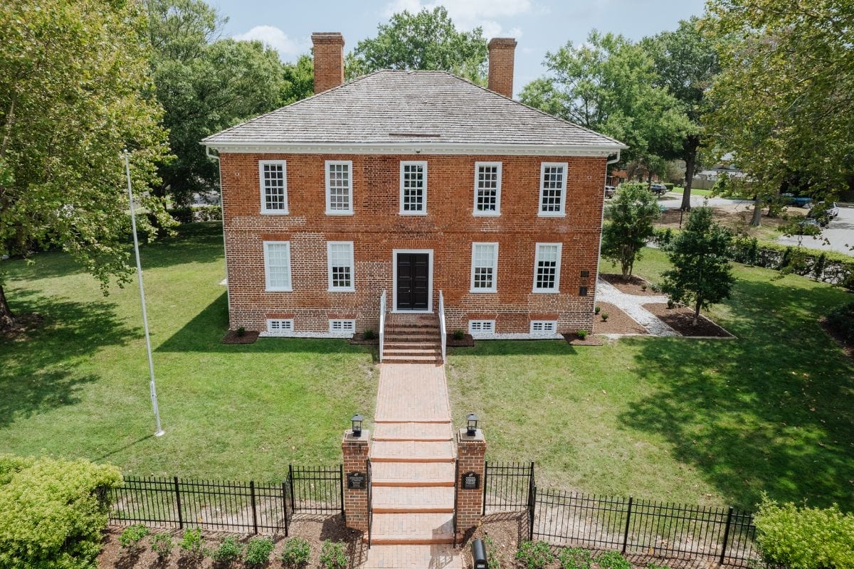 Front view of Animal Vision Center of Virginia's Pembroke Manor House location, nestled within Virginia Beach, VA